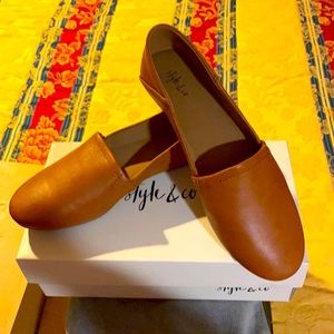 Style & co size 8M loafer flats are fashioned with a chic understated pr…